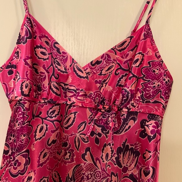 Woman’s Pretty Hot Pink Nighty - Picture 2 of 6